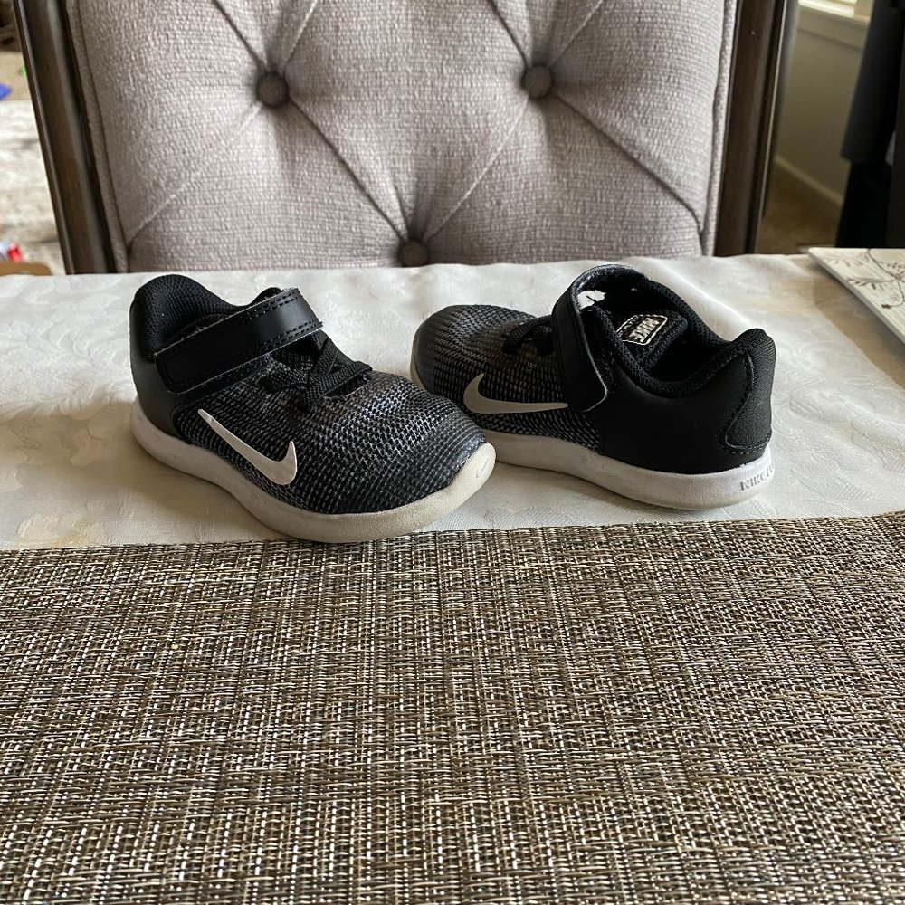 used nike flex rn toddler shoes size 7c